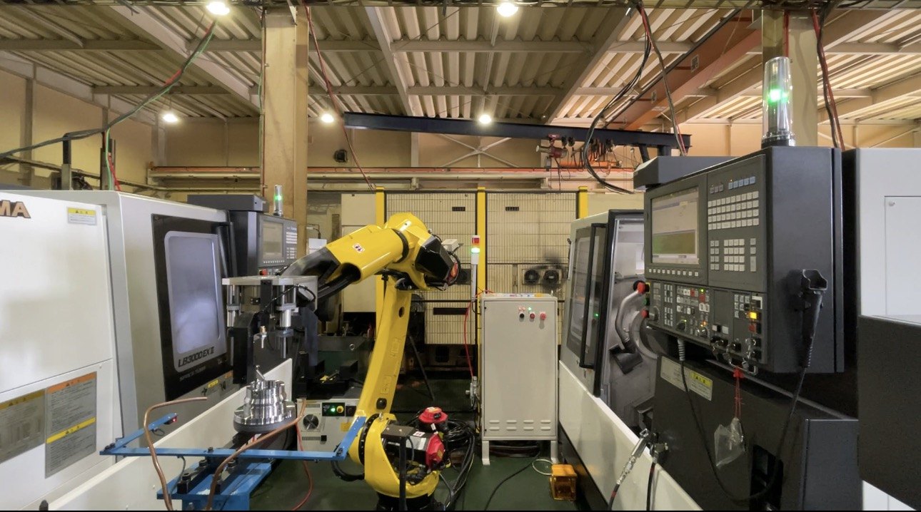 加工機へのワーク着脱を行う産業用ロボット